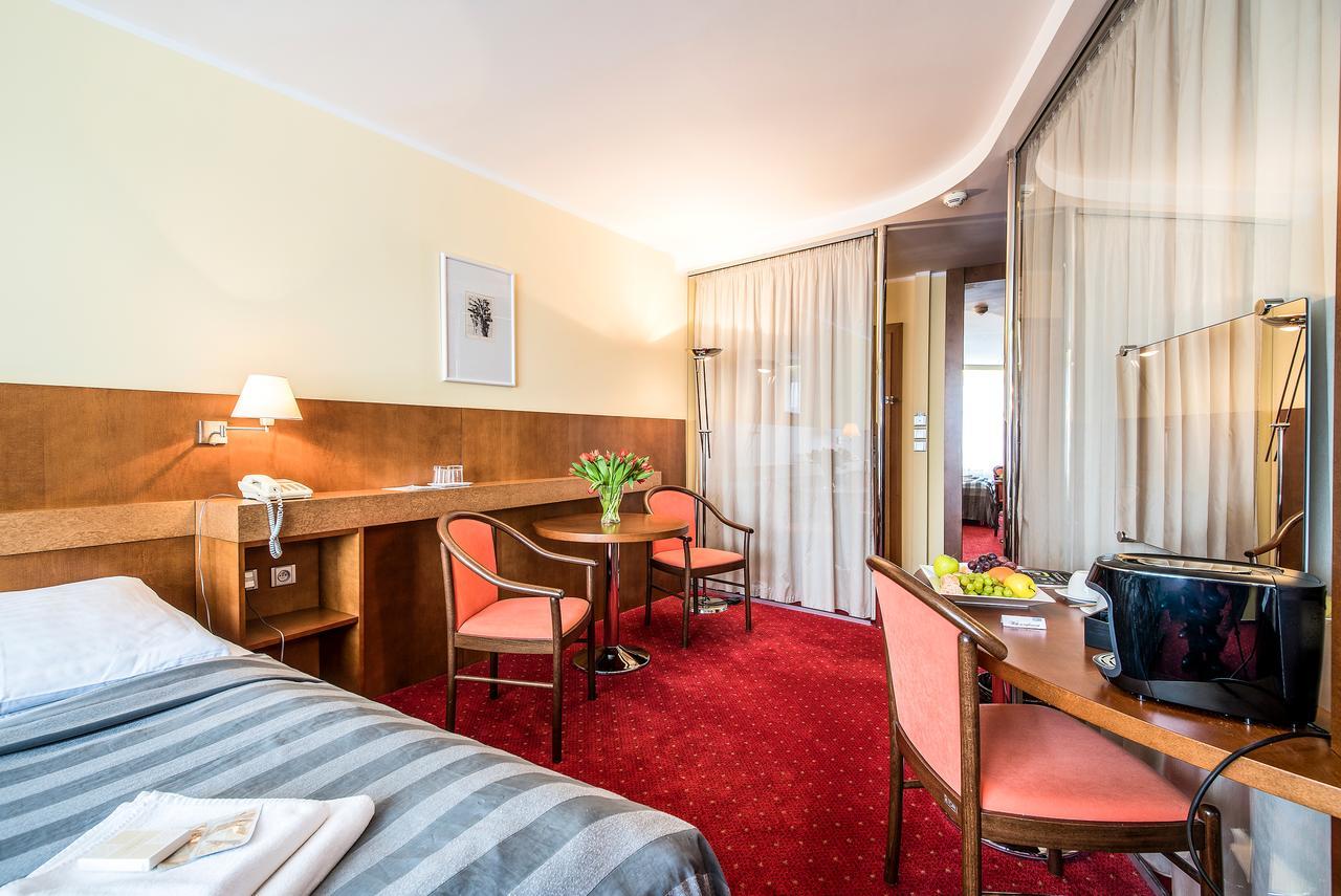 Hotel Jana Přerov Exteriör bild