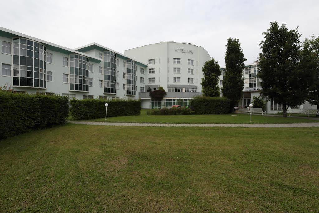 Hotel Jana Přerov Exteriör bild
