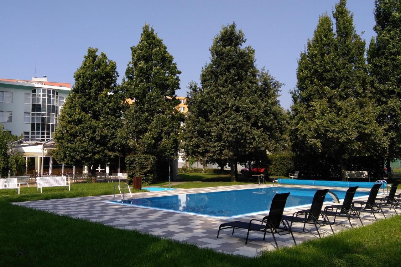 Hotel Jana Přerov Exteriör bild